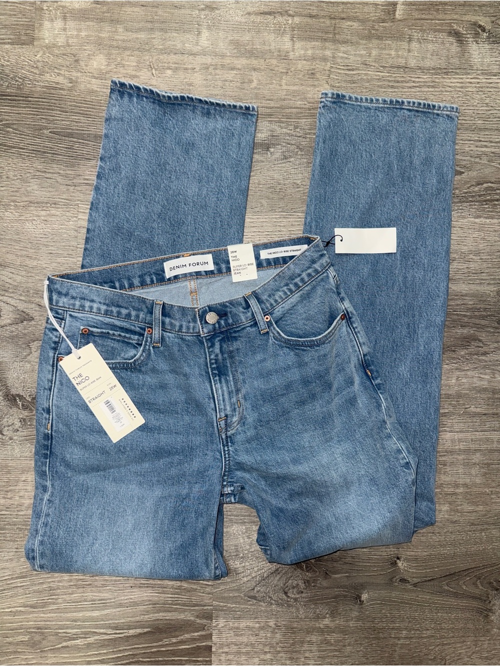 BNWT Aritzia Straight-Leg THE NICO Jeans size 28